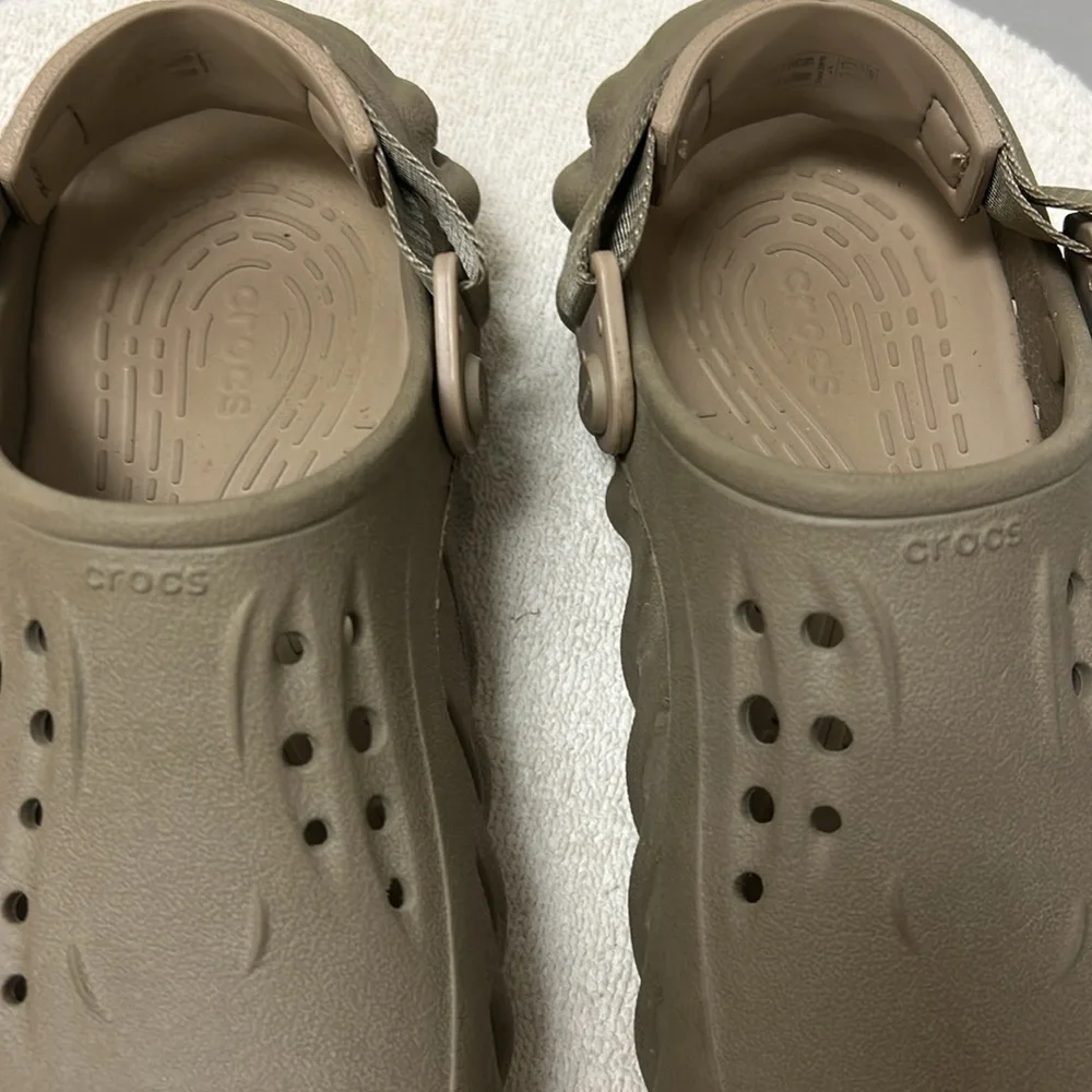 Crocs unisex Echo CHUCKY perforated Clogs mules water shoes w/ straps Size J4